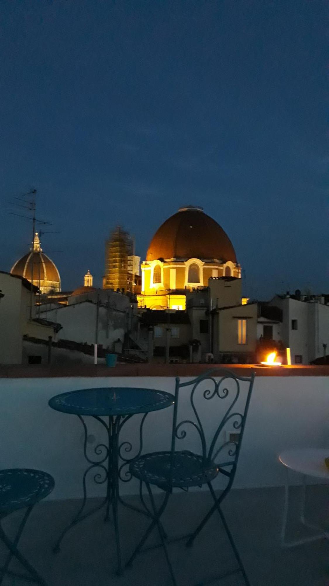 The Florence Dream Terrace - Elena Grey Bilik gambar