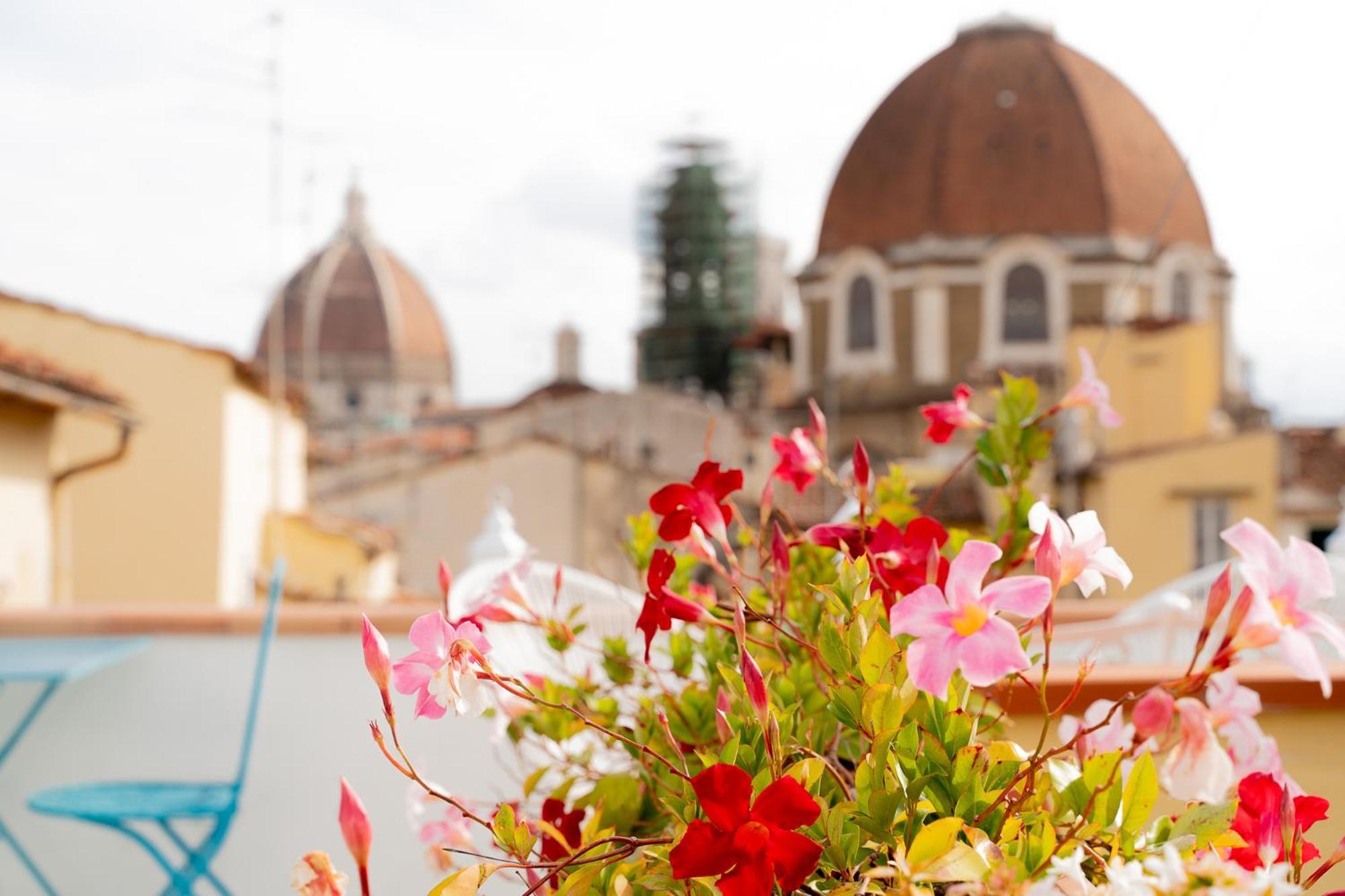 The Florence Dream Terrace - Elena Grey Bilik gambar