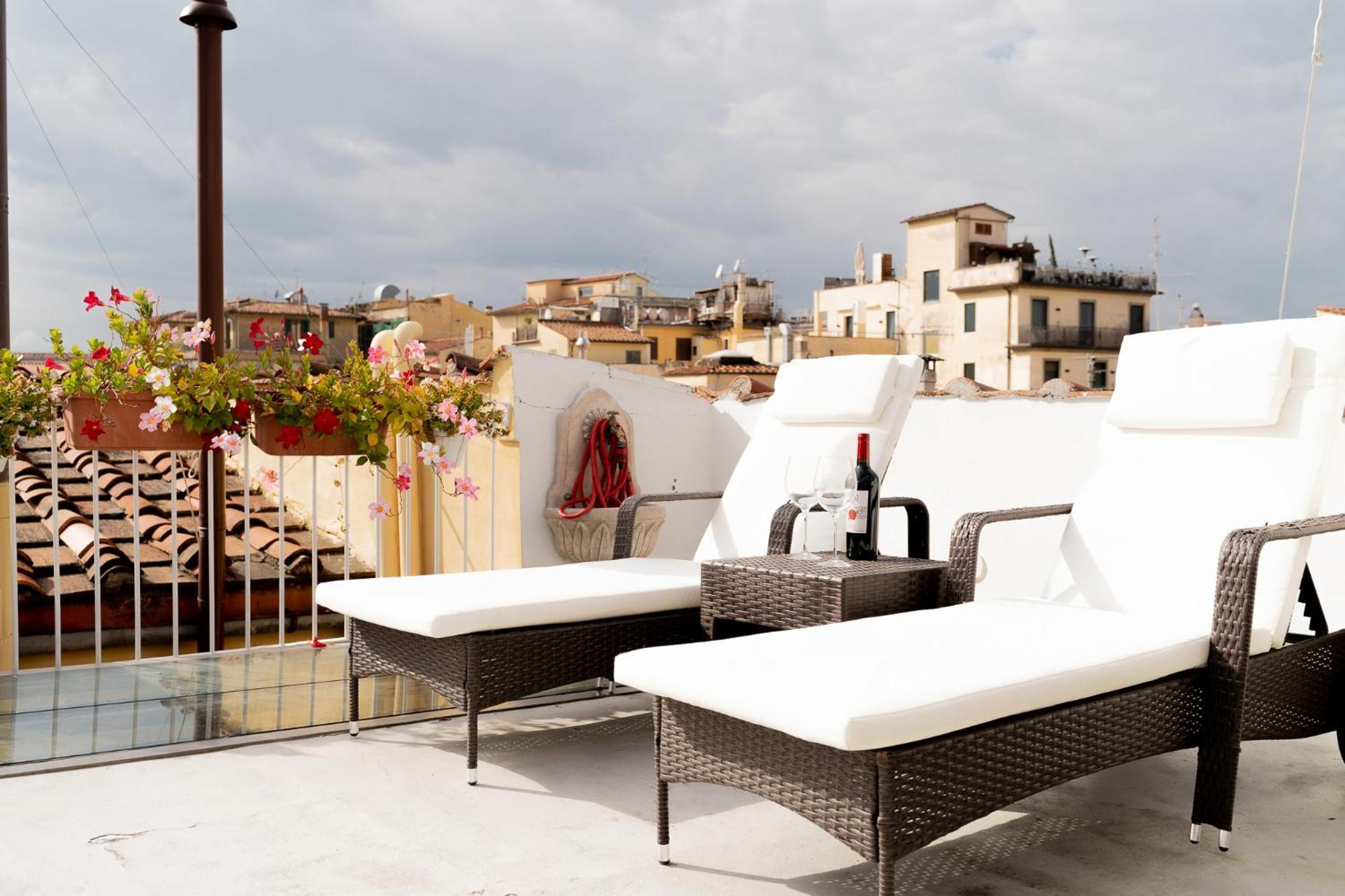 The Florence Dream Terrace - Elena Grey Bilik gambar
