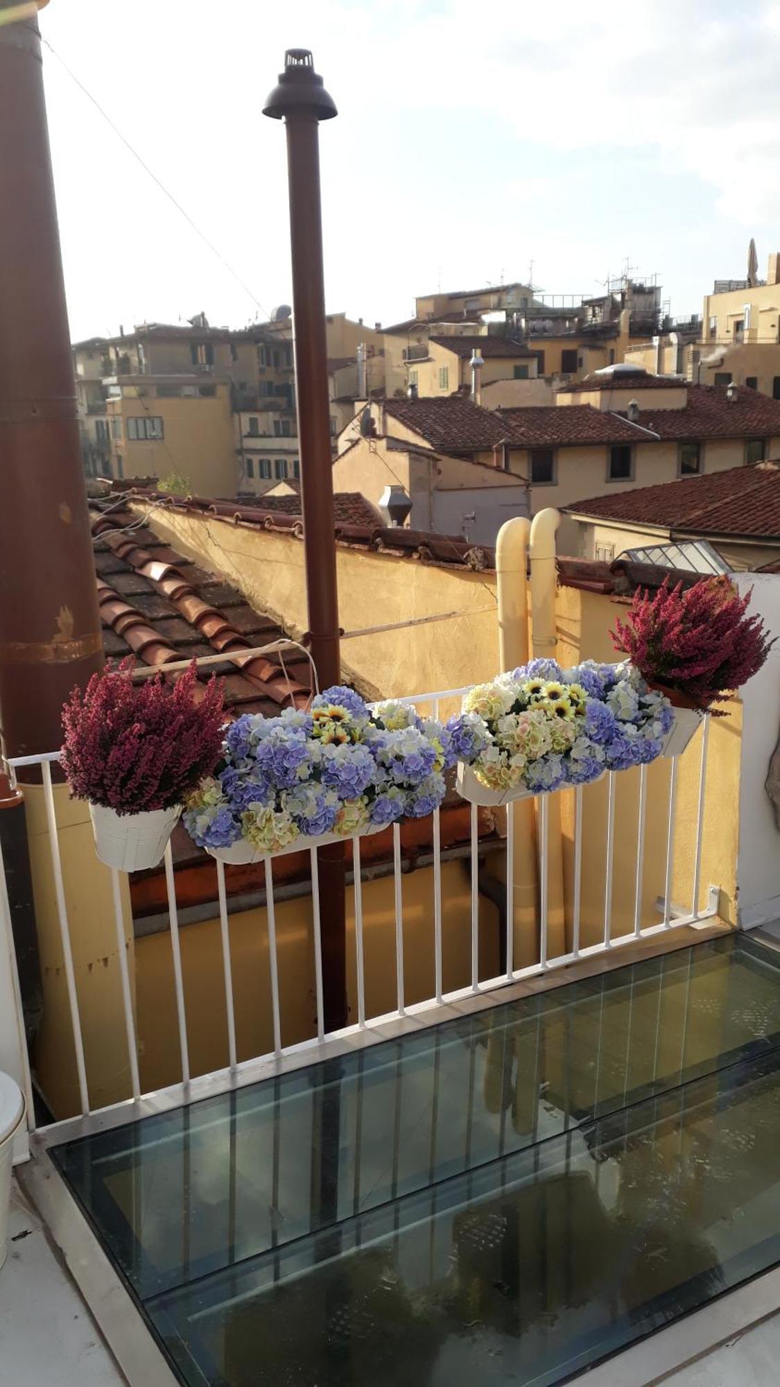 The Florence Dream Terrace - Elena Grey Bilik gambar